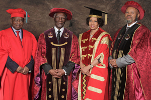 From left: Dr Blade Nzimande (Minister of Higher Education and Training), Chancellor Thabo Mbeki, Lindiwe Sisulu (Minister of Human Settlements)and Prof Mandla Makhanya (Unisa Principal and Vice-Chancellor)