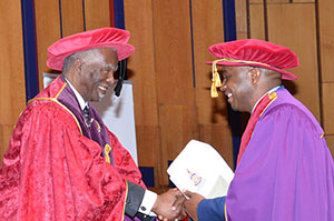 Unisa Chancellor, Thabo Mbeki, is congratulated by Sakhi Simelane, Chairperson of Unisa’s Council
