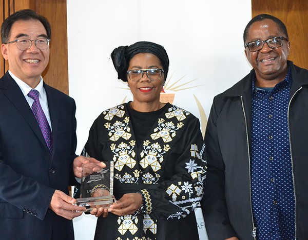 From%20left:%20Prof%20Extraordinaire%20Jianxin%20Li,%20Unisa%20Principla%20and%20Vice-Chancellor%20Prof%20Puleng%20LenkaBula%20and%20Prof%20Bheki%20Mamba