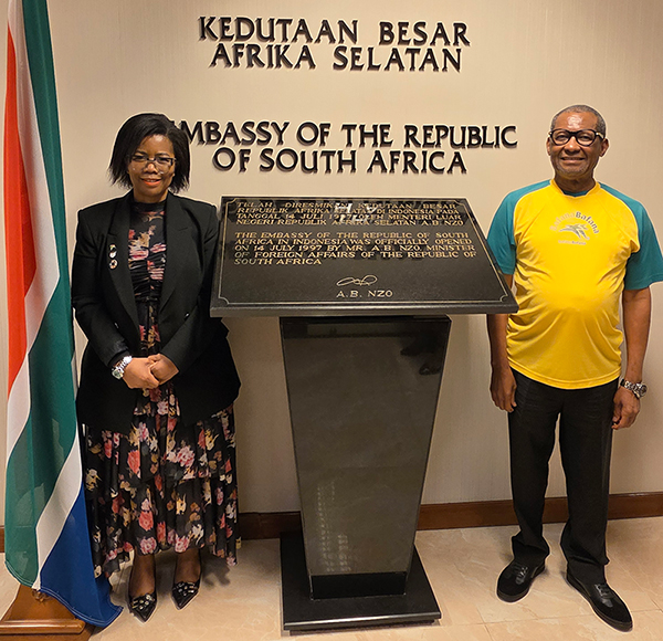 Prof-LenkaBula-brings-African-scholarship-3.jpg