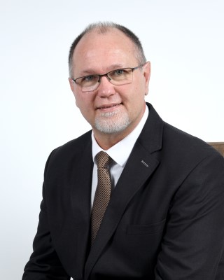 Prof L Labuschagne