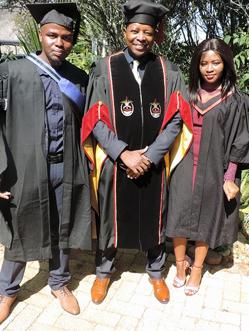 Dr%20Sibusiso%20Chalufu%20(Acting%20ED:%20Student%20Affairs%20and%20Regional%20Services)%20(centre)%20congratulates%20Masie%20Rapatsa%20and%20Reshoketswe%20Leso.%20The%20two%20graduates%20are%20members%20of%20the%20Limpopo%20Regional%20SRC.