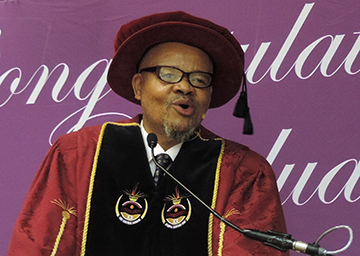 Prof.%20Mandla%20Makhanya%20(Principal%20and%20VC)%20during%20the%20Mbombela%20graduation%20ceremony