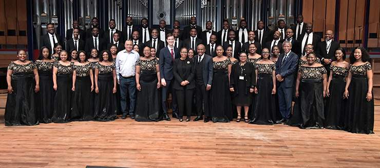 Caption%201%20Professor%20Thomas%20Pooley,%20Acting%20Principal%20and%20Vice-Chancellor%20of%20Unisa,%20%20and%20Kopano%20Chorus_body.jpg